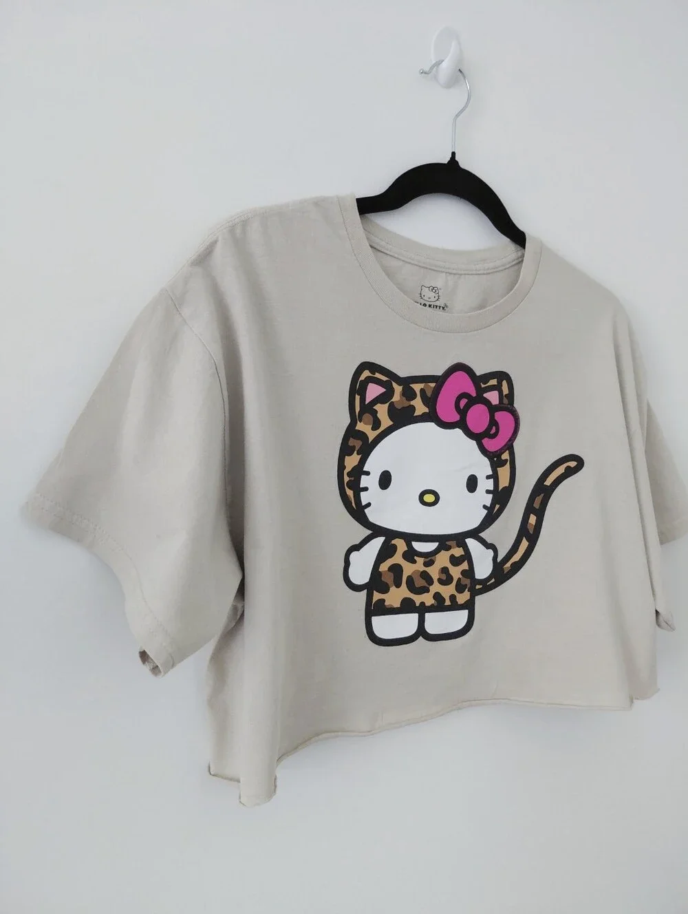 Hello Kitty Leopard Print Crop Tee in Cream with Pink Bow - Picture 3 of 6
